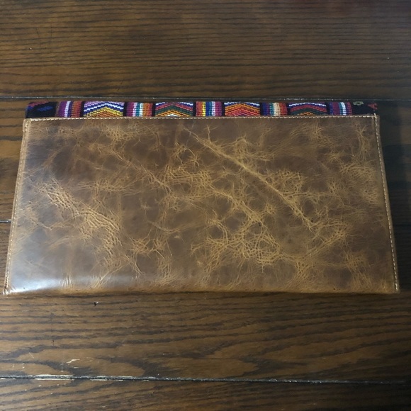 Arloom Clutch - Picture 2 of 3